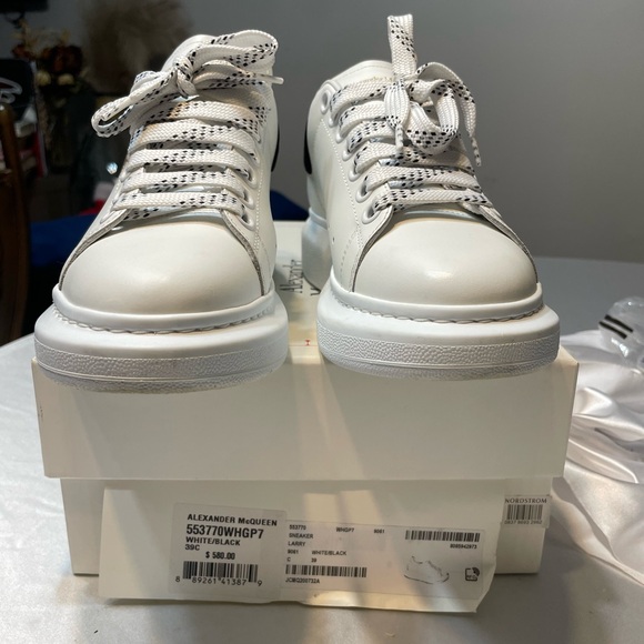 Alexander McQueen Woman’s oversized suede heel detail sneaker shoe 39 size 9 Aut - Picture 3 of 16